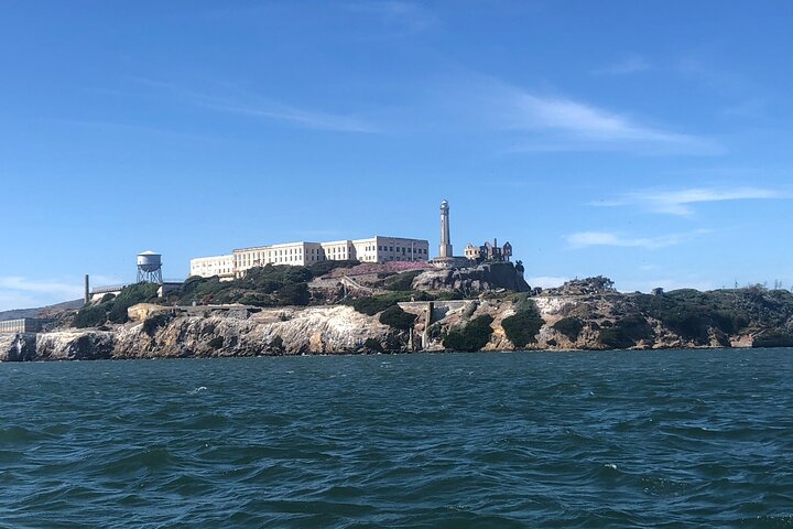 Tour interior de Alcatraz con ferry, audio gratuito y opción nocturna