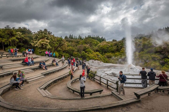 Rotorua baserad liten grupp morgontur Waimangu och Wai O Tapu