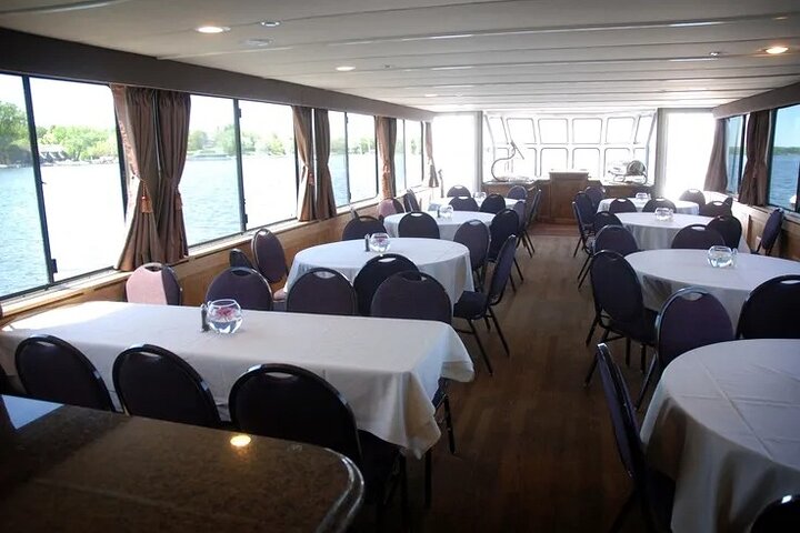 Sunday Dinner Show Cruise on Lake Minnetonka