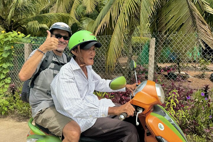 Ben Tre : Scooter, Kultur, Segelbåt och Mekongmat (halvdag)