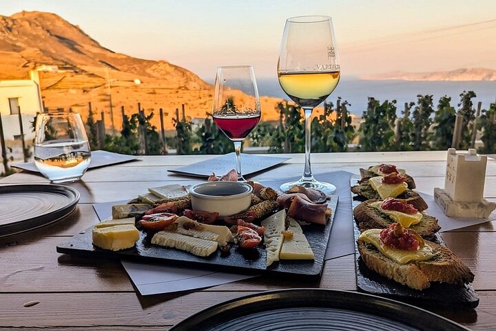 Vinprovning i Tinos: Havsutsikt Terrass Tour & Sommelier Guide