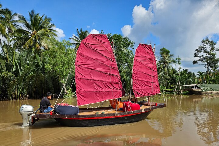 Ben Tre : Scooter, Kultur, Segelbåt och Mekongmat (halvdag)
