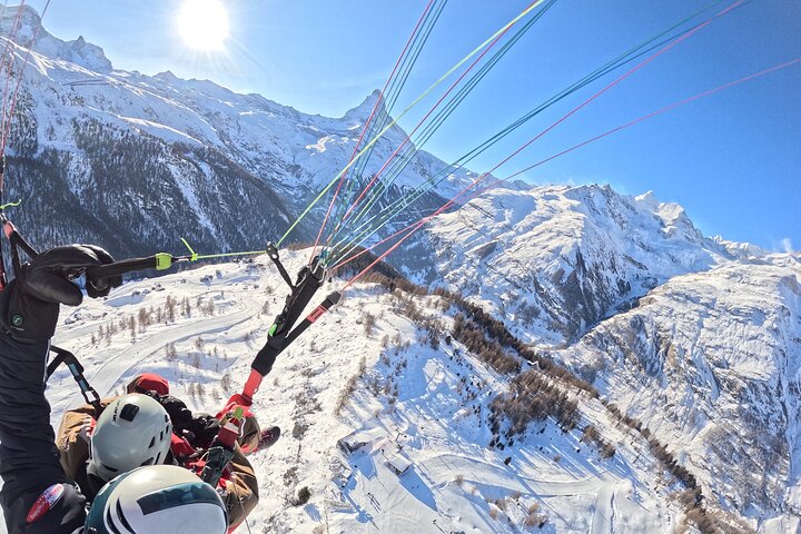 Vol en tandem en parapente à Zermatt avec vue sur le Cervin (20–25min)