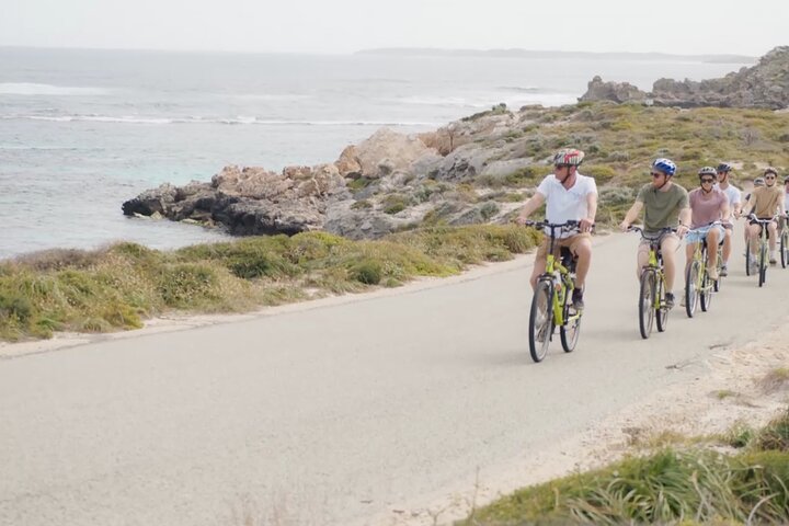 Excursão Pública > Wadjemup Tour Rottnest Island E Bike Adventure