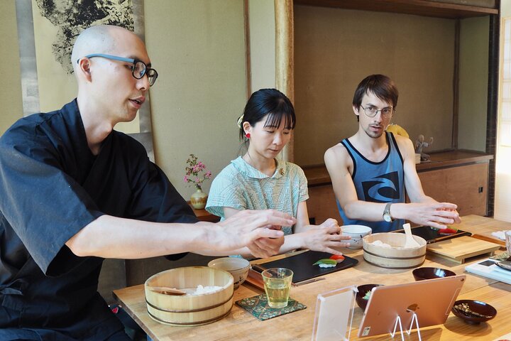 Classe de Sushi Vegan em Tóquio – 6 tipos, história cultural e refeição completa