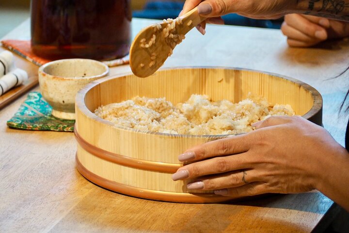 Classe de Sushi Vegan em Tóquio – 6 tipos, história cultural e refeição completa