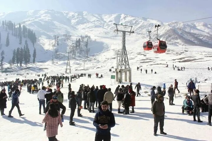 Gulmarg Day Trip i Kashmir fra Srinagar med Pvt Car & Guide