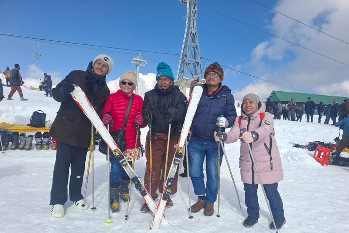 Gulmarg Day Trip i Kashmir fra Srinagar med Pvt Car & Guide