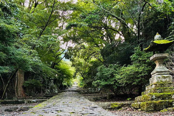 Randonnée de pèlerinage en montagne sacrée du mont Hiko et histoire de Yamabushi