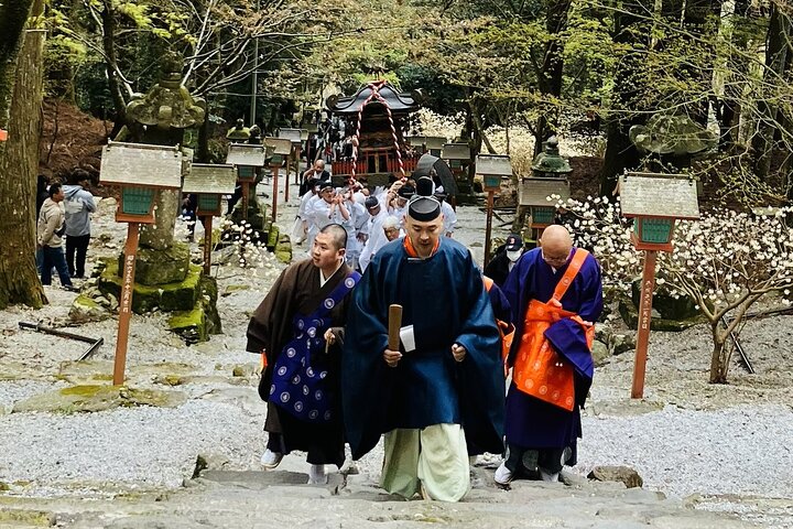 Randonnée de pèlerinage en montagne sacrée du mont Hiko et histoire de Yamabushi
