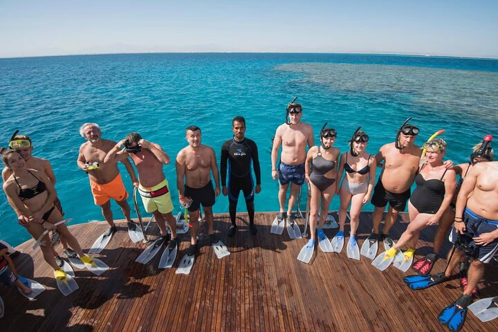 Nuota con le tartarughe e fai snorkeling a Marsa Mubarak Bay