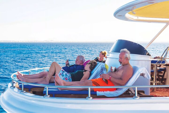 Nuota con le tartarughe e fai snorkeling a Marsa Mubarak Bay