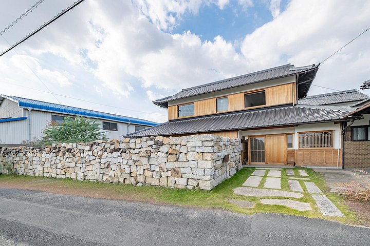 Japanischer Kochkurs für Hausmannskost auf einem Reisfeld in Kurashiki