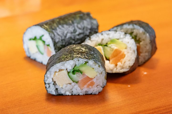 Japanischer Kochkurs für Hausmannskost auf einem Reisfeld in Kurashiki