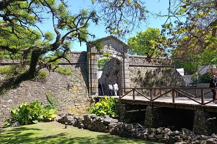 Excursão completa pela cidade de Colonia del Sacramento com veículo privado