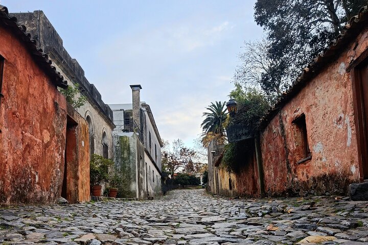 Excursão completa pela cidade de Colonia del Sacramento com veículo privado