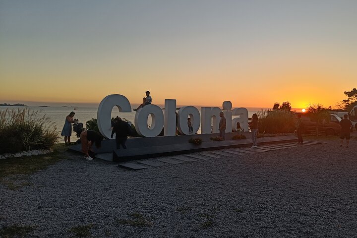 Excursão completa pela cidade de Colonia del Sacramento com veículo privado