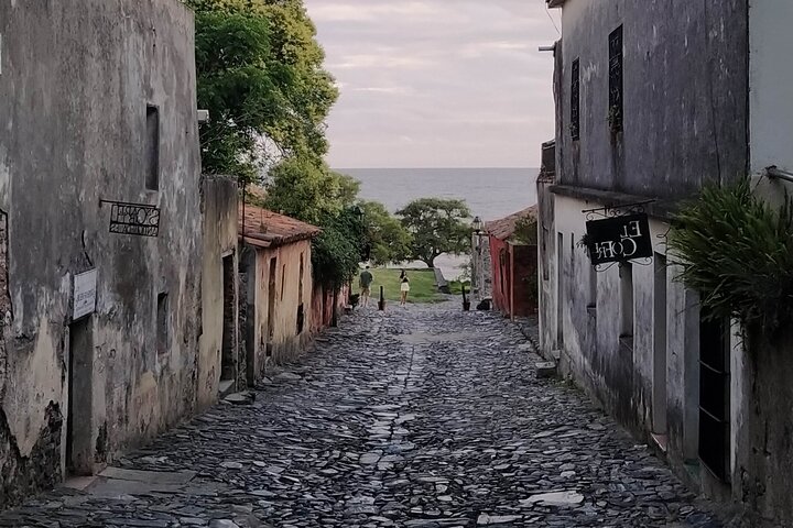 Excursão completa pela cidade de Colonia del Sacramento com veículo privado