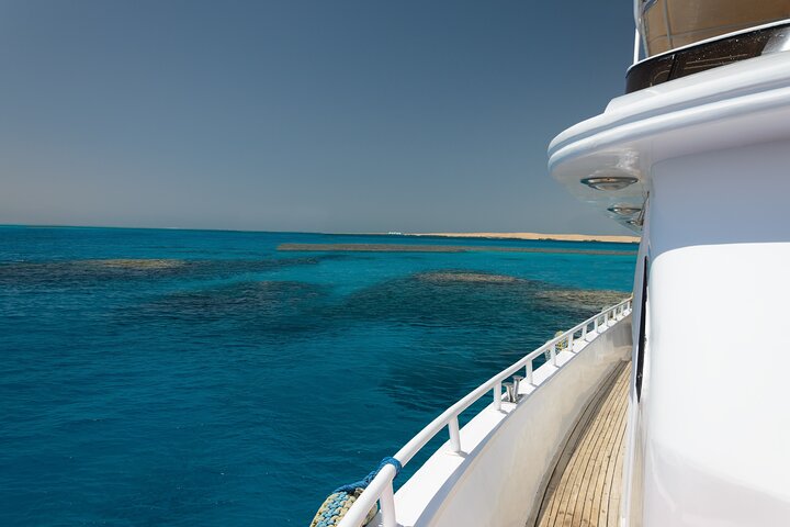 Sharm El Sheikh: Ras Mohammed & White Island Luxury Yacht Trip