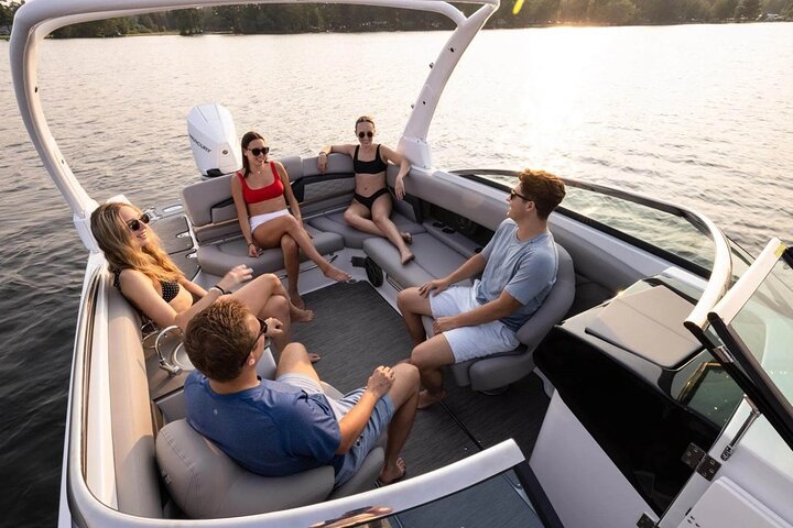 Excursion privée en bateau à Antibes et Billionaire Bay – Détente et plongée avec tuba