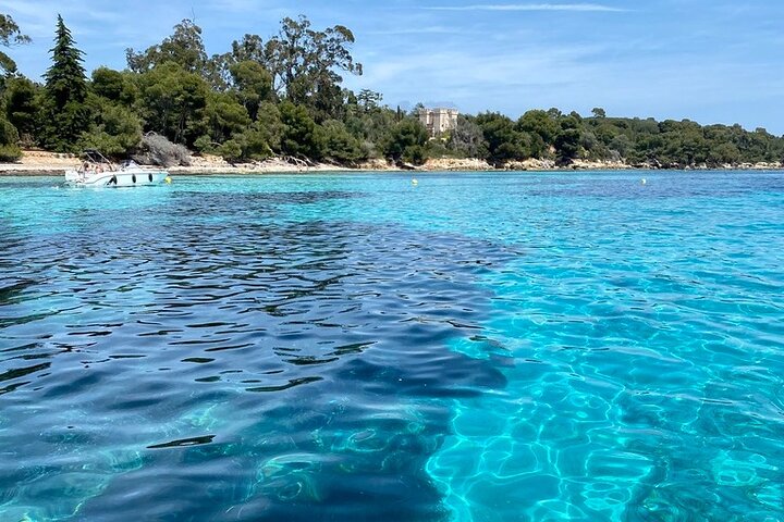 Excursion privée en bateau à Antibes et Billionaire Bay – Détente et plongée avec tuba