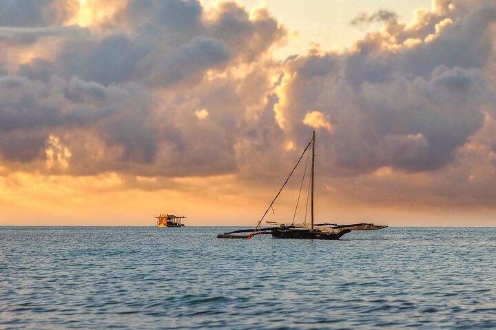 7 jours d’expérience exotique de lune de miel dans la chambre sous-marine de Pemba