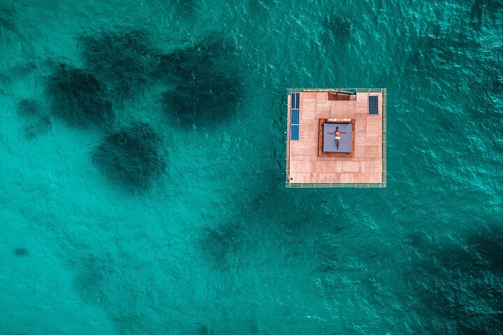 7 jours d’expérience exotique de lune de miel dans la chambre sous-marine de Pemba
