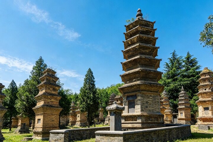 Private Zhengzhou-Tour zum Shaolin-Tempel mit Kung Fu-Unterricht und Aktivitäten