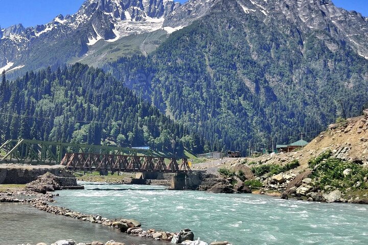 Gita di un giorno a Sonamarg ai ghiacciai dei prati Fiumi e valli