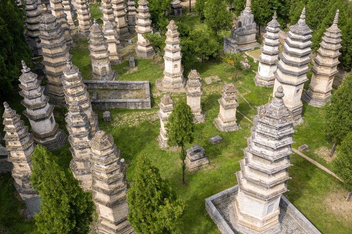 Private Zhengzhou-Tour zum Shaolin-Tempel mit Kung Fu-Unterricht und Aktivitäten