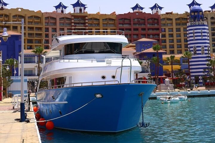 Hurghada: VIP Seafood Yacht till 3 öar, delfiner och snorkling