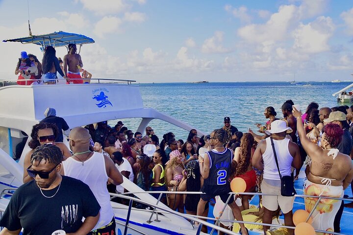 #1 Punta Cana Hip Hop Adults Only Party Boat avec Open Bar et DJ