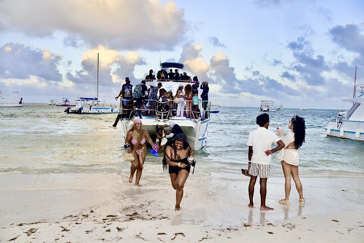 #1 Punta Cana Hip Hop Adults Only Party Boat avec Open Bar et DJ