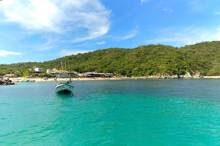 Privat tur till 7 lokala vikar i Huatulco + GRATIS SPORTFISKNING