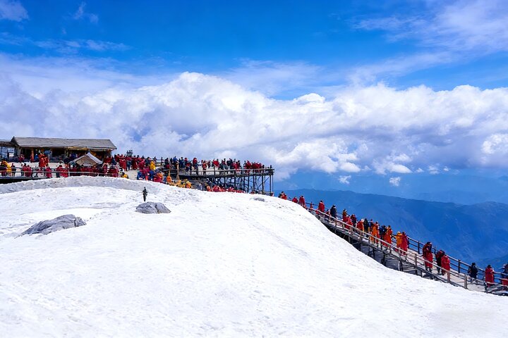 Lijiang Private Essentials Tour zum Jade Dragon Snow Mountain inklusive Seilbahn