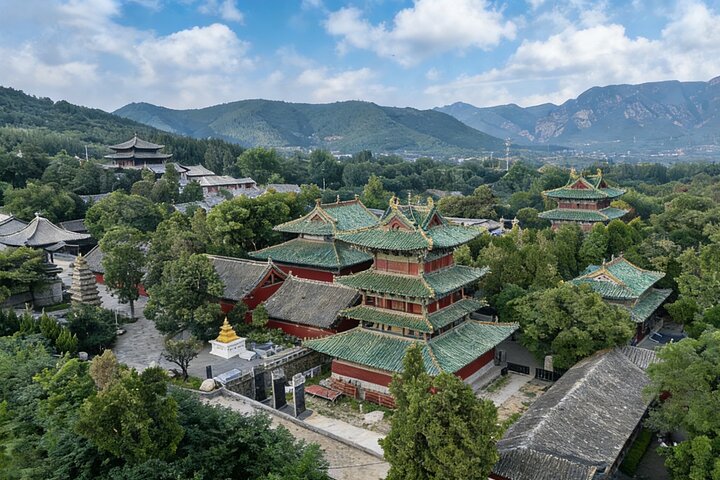 All Inclusive Luoyang Private Day Tour till Shaolin Temple och Longmen Grottoes