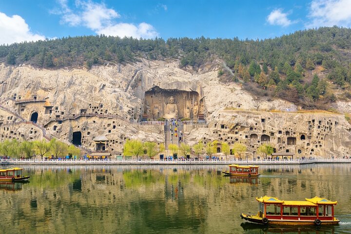 All Inclusive Luoyang Private Day Tour till Shaolin Temple och Longmen Grottoes