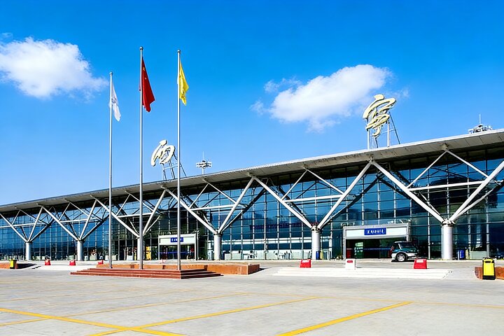 Privé Xining Caojiabao International Airport Vertrek Transfer van City Hotels