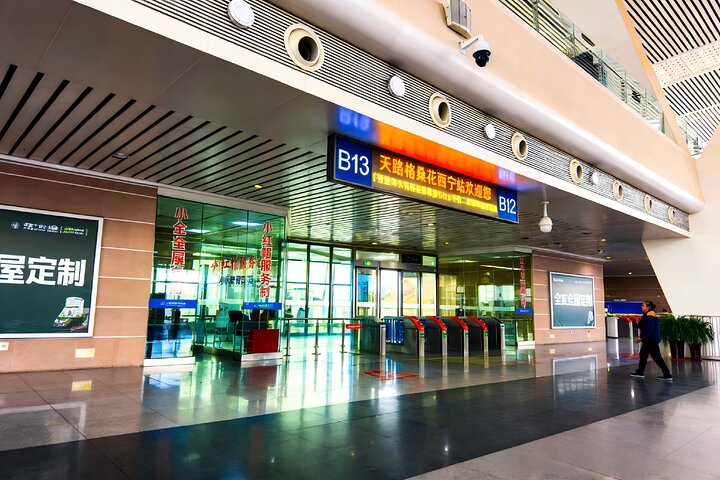 Transfert privé au départ de la gare de Xining depuis les hôtels de la ville