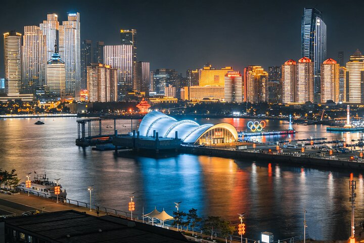 Qingdao dopo il tramonto: Tour di illuminazione di 4 ore con opzioni