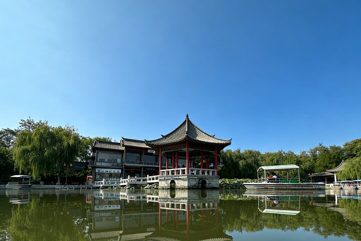 Private Jinan City Day Tour with Boat Cruise, Tea Break and Lunch