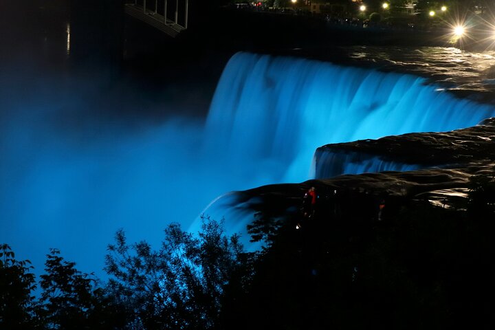 2 - Tour giornaliero delle Cascate del Niagara da D.C. w / Pernottamento nella zona delle cascate