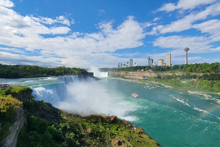 2 - Tour giornaliero delle Cascate del Niagara da D.C. w / Pernottamento nella zona delle cascate