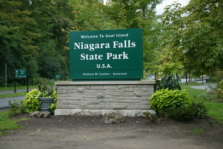 2 - Tour giornaliero delle Cascate del Niagara da D.C. w / Pernottamento nella zona delle cascate
