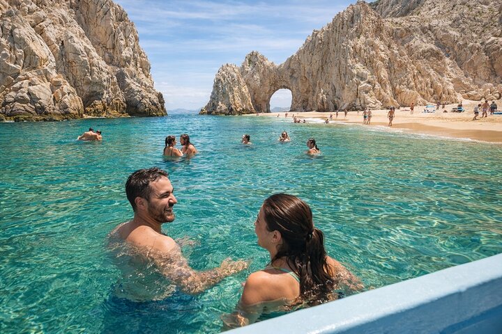 Paseo en barco a El Arco y Playa del Amante con natación
