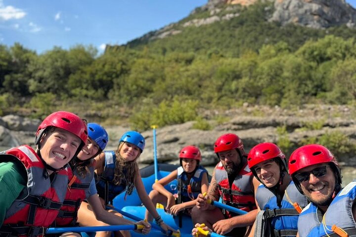 Visita guiada de rafting - Parque Nacional del Río Vjosa - Permet, Albania