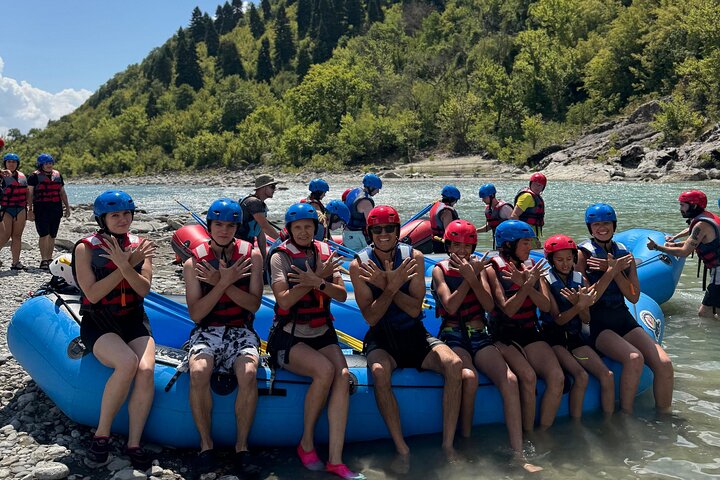 Visita guiada de rafting - Parque Nacional del Río Vjosa - Permet, Albania