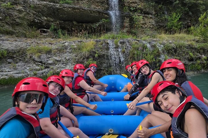 Visita guiada de rafting - Parque Nacional del Río Vjosa - Permet, Albania