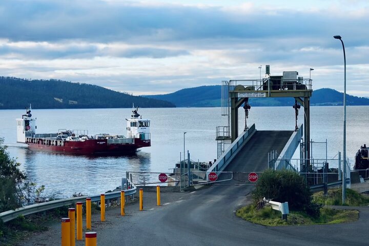 Bruny Island & The Margate Train : Food, Wildlife & Coastal View