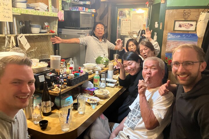 大阪難波バーホッピング:隠れた居酒屋と地元価格